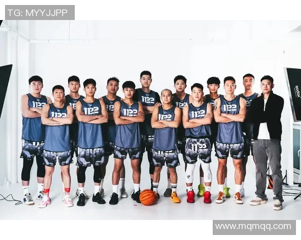 三人篮球男队配合训练提升团队默契与战术执行力的有效方法探讨