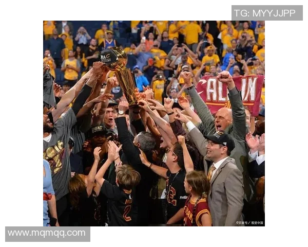 国王队与湖人队激战正酣NBA经典对决引发球迷热情高涨