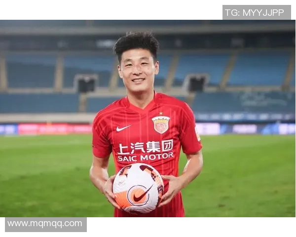 武磊精彩进球助力上海海港赢得关键比赛展现球队实力与斗志