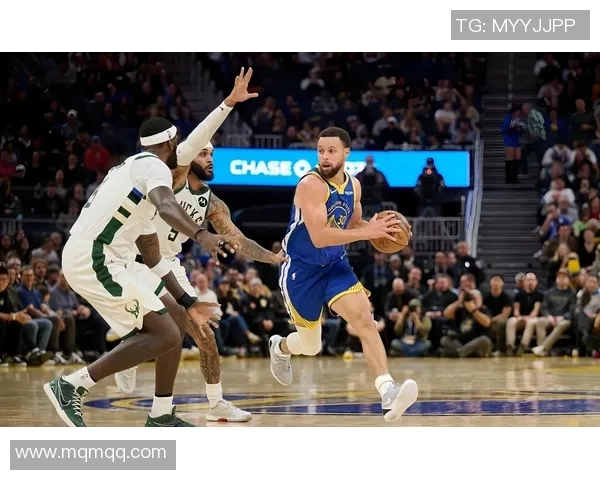 勇士队再度碾压对手,库里砍下50分再创纪录 勇士队再度碾压对手,库里砍下50分再创纪录