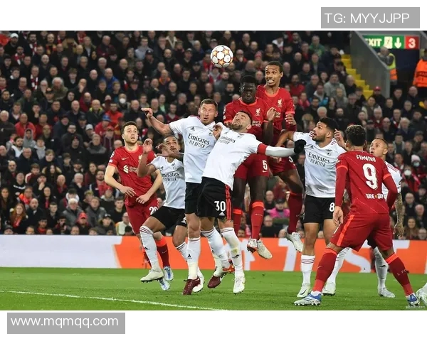 英超联赛即将迎来一场激烈对决，曼联将对阵利物浦