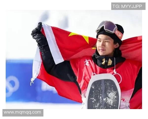 苏翊鸣在坡面障碍技巧世界杯中勇夺银牌展现出色实力与风采